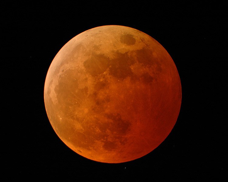 Eclipse de Lune, 27 octobre 2004, Image de la NASA (domaine public)